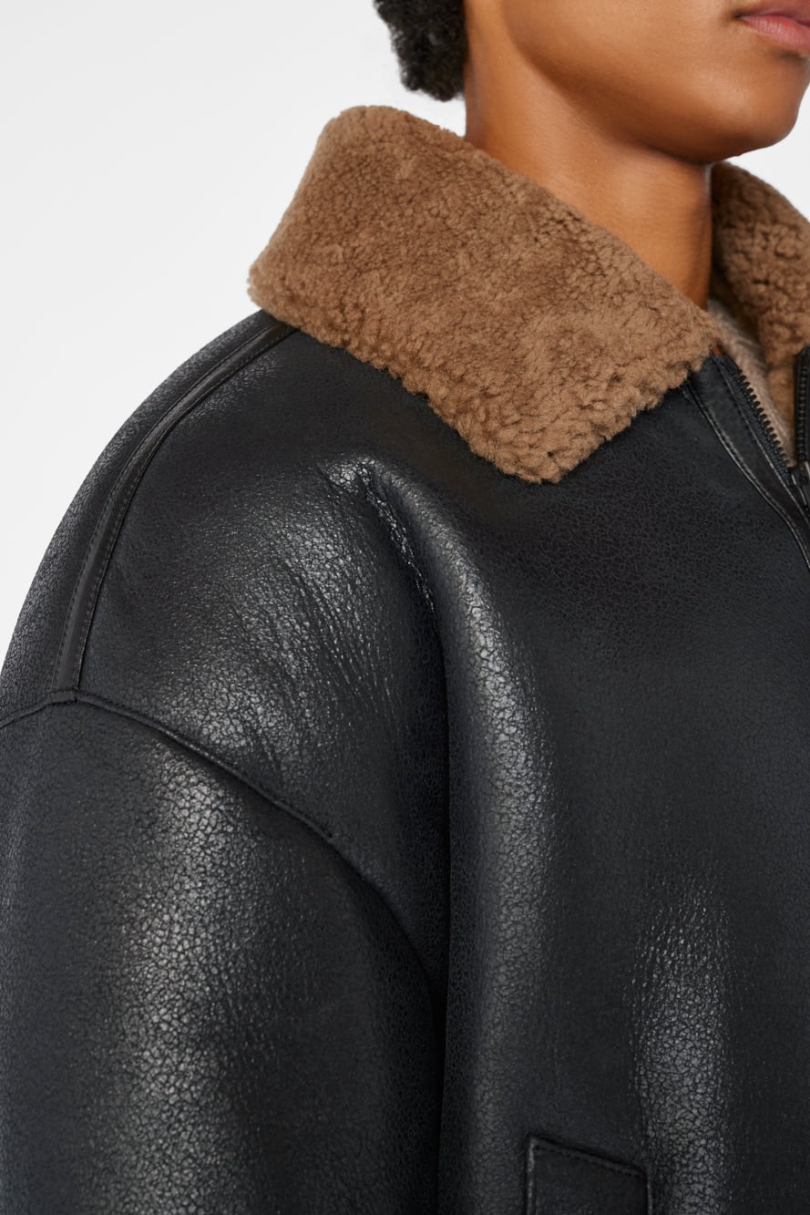 jacket collar view